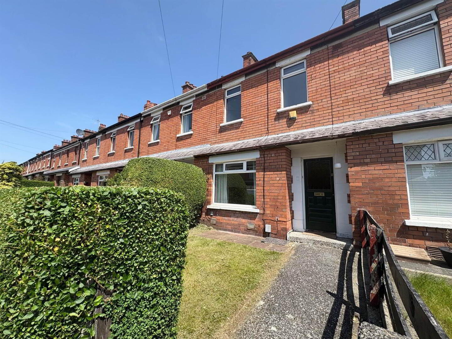 24 Eastleigh Crescent 1 of 13