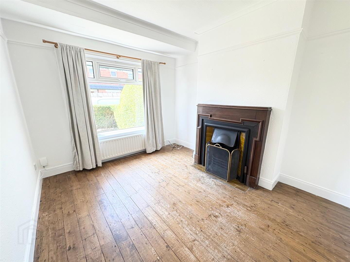 24 Eastleigh Crescent 4 of 13