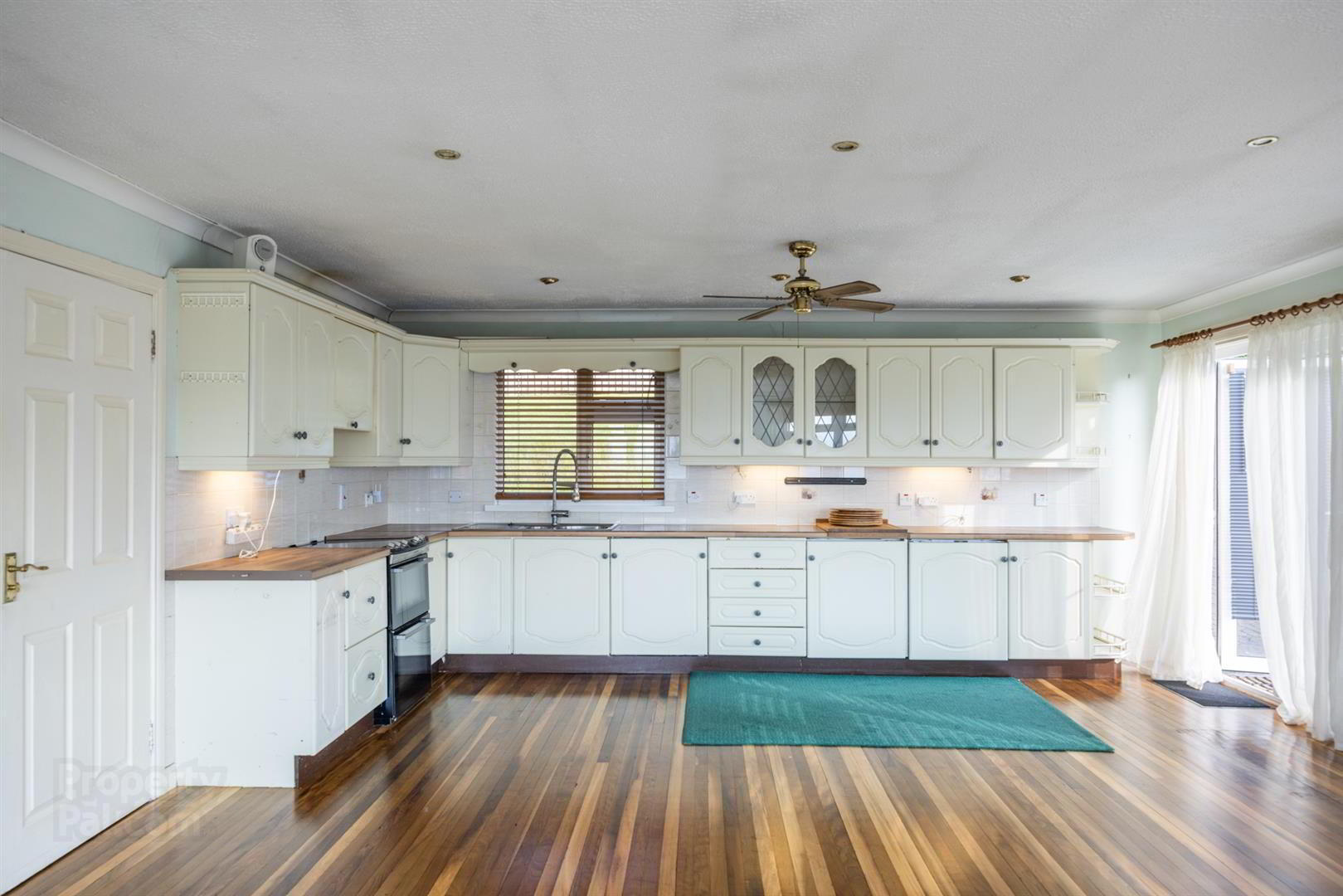 156a Upper Knockbreda Road 13 of 31