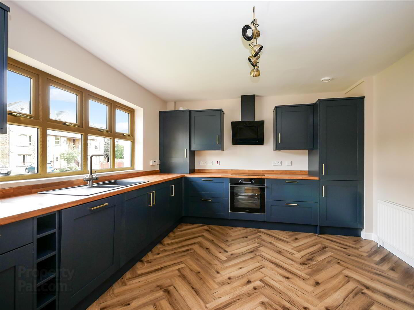 48 Woodrow Gardens 3 of 20