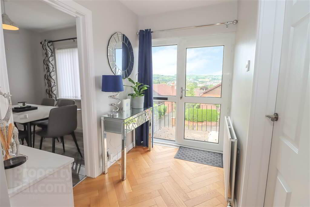 25 Ferndene Gardens 5 of 23