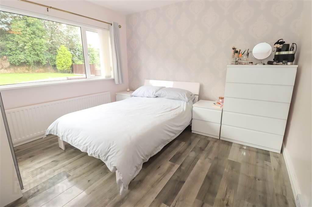 25 Ferndene Gardens 12 of 23