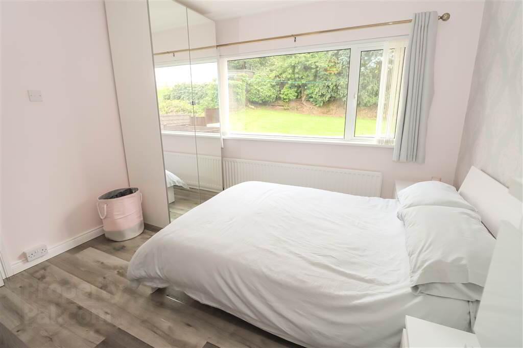 25 Ferndene Gardens 13 of 23