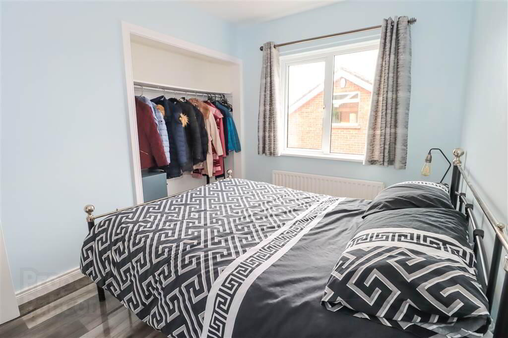 25 Ferndene Gardens 15 of 23