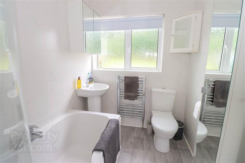 25 Ferndene Gardens 17 of 23