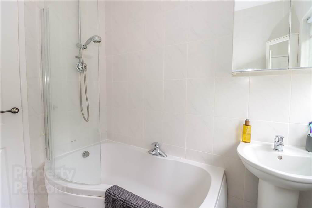 25 Ferndene Gardens 18 of 23