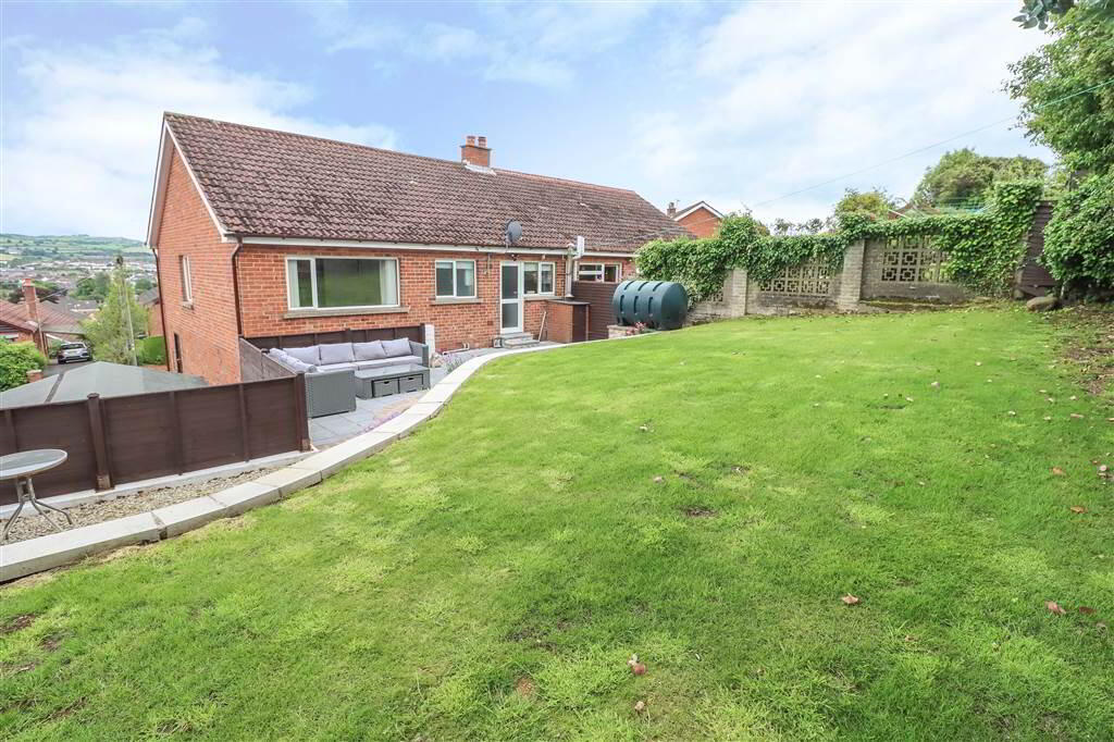 25 Ferndene Gardens 23 of 23
