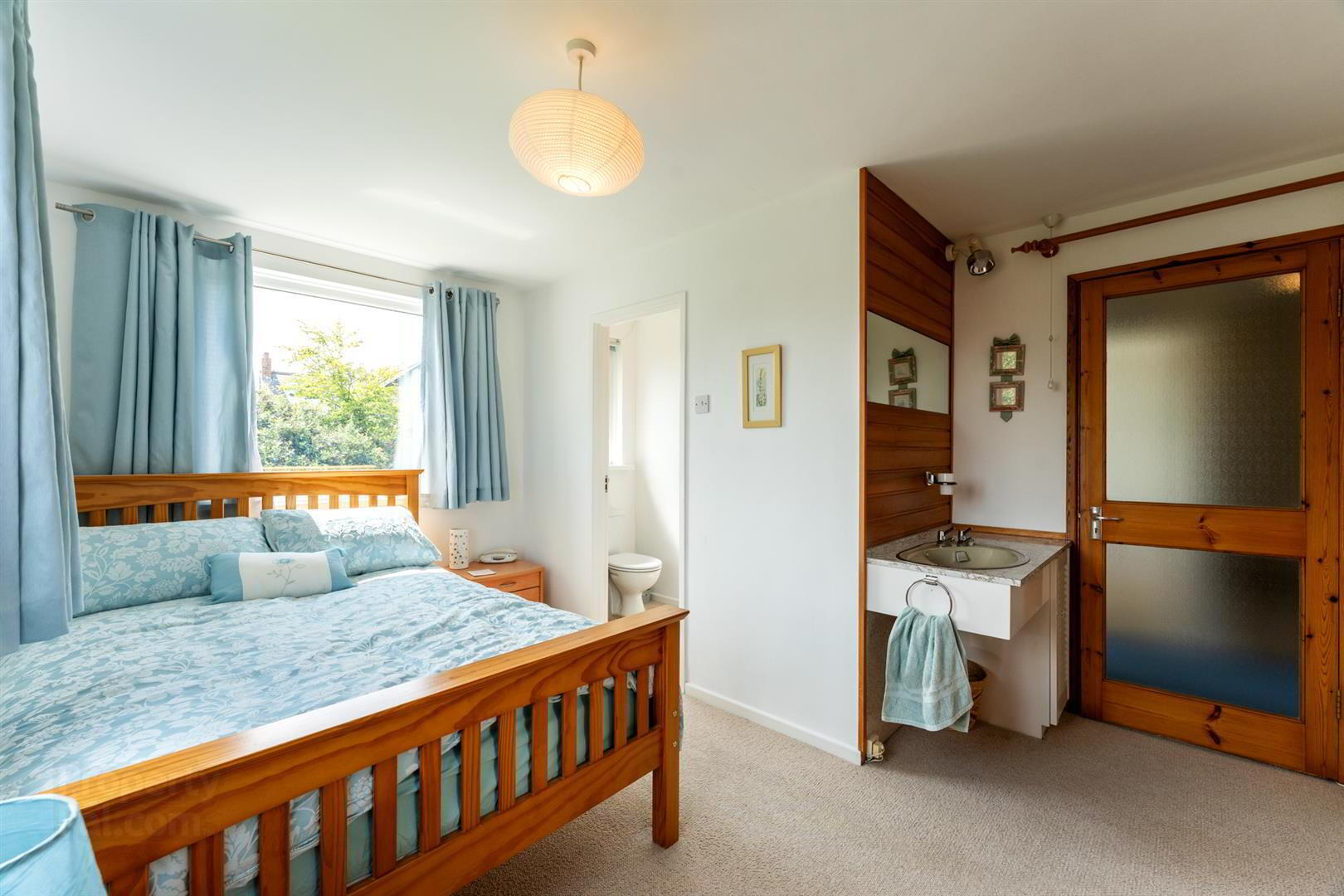 12 Kensington Gardens West 17 of 31