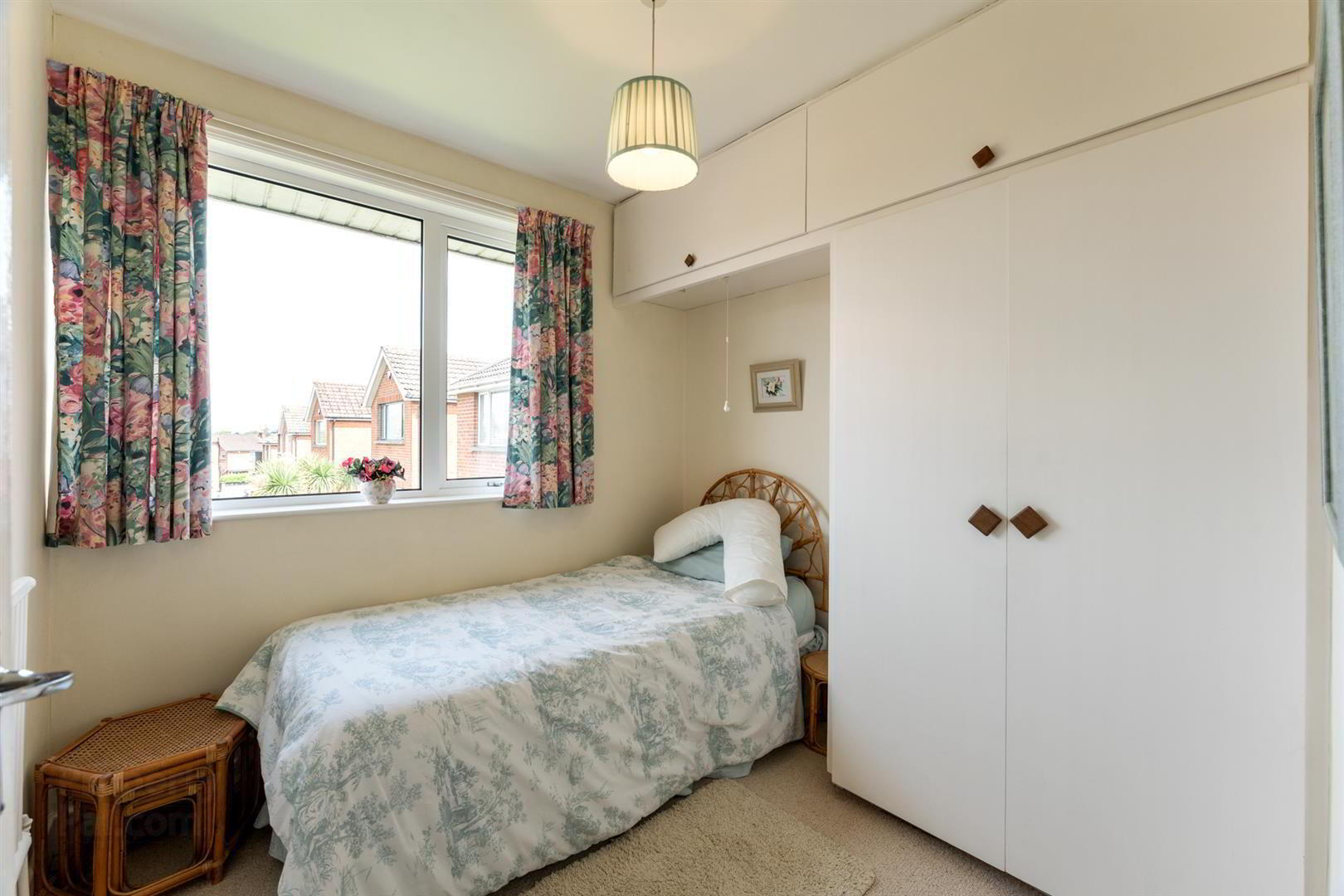 12 Kensington Gardens West 21 of 31