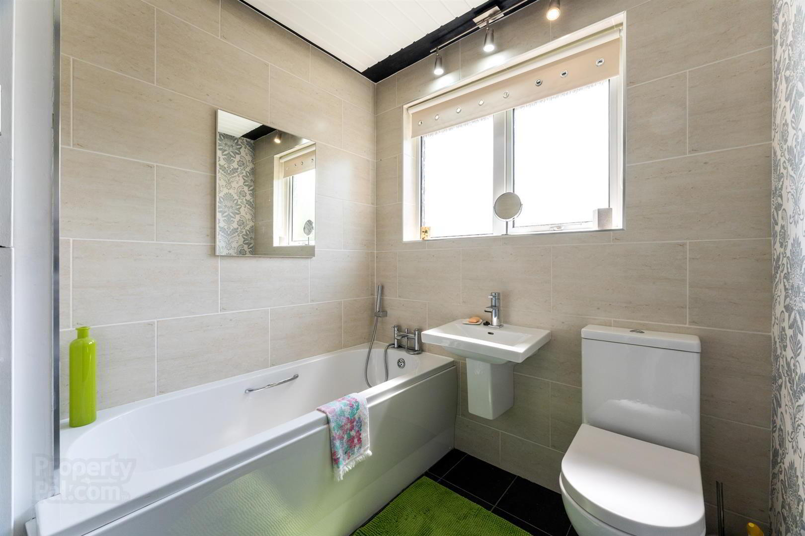 12 Kensington Gardens West 23 of 31