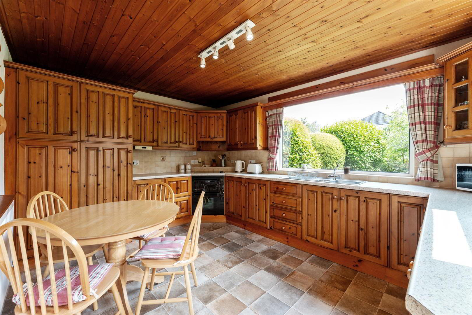 12 Kensington Gardens West 12 of 31