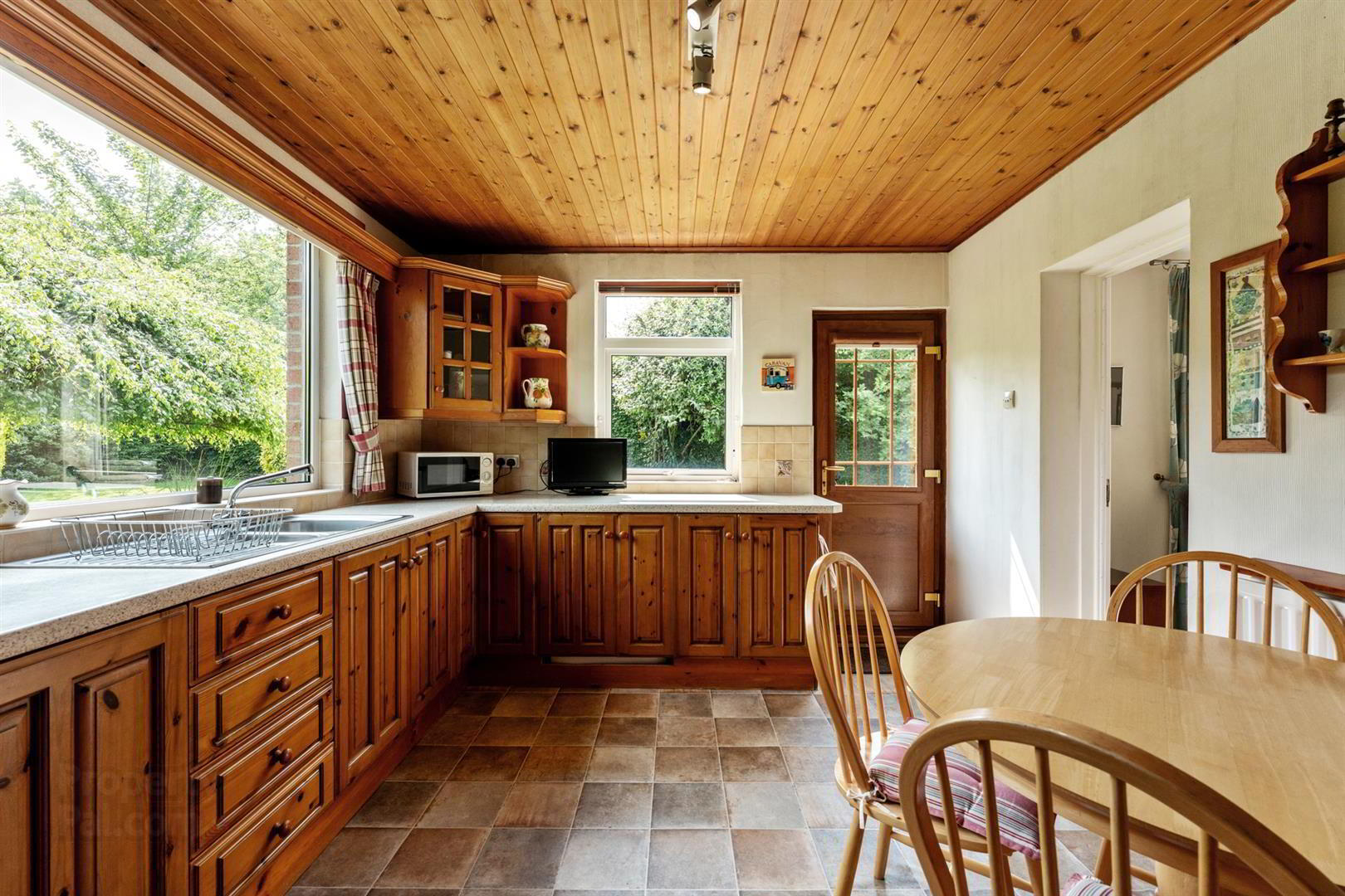 12 Kensington Gardens West 13 of 31