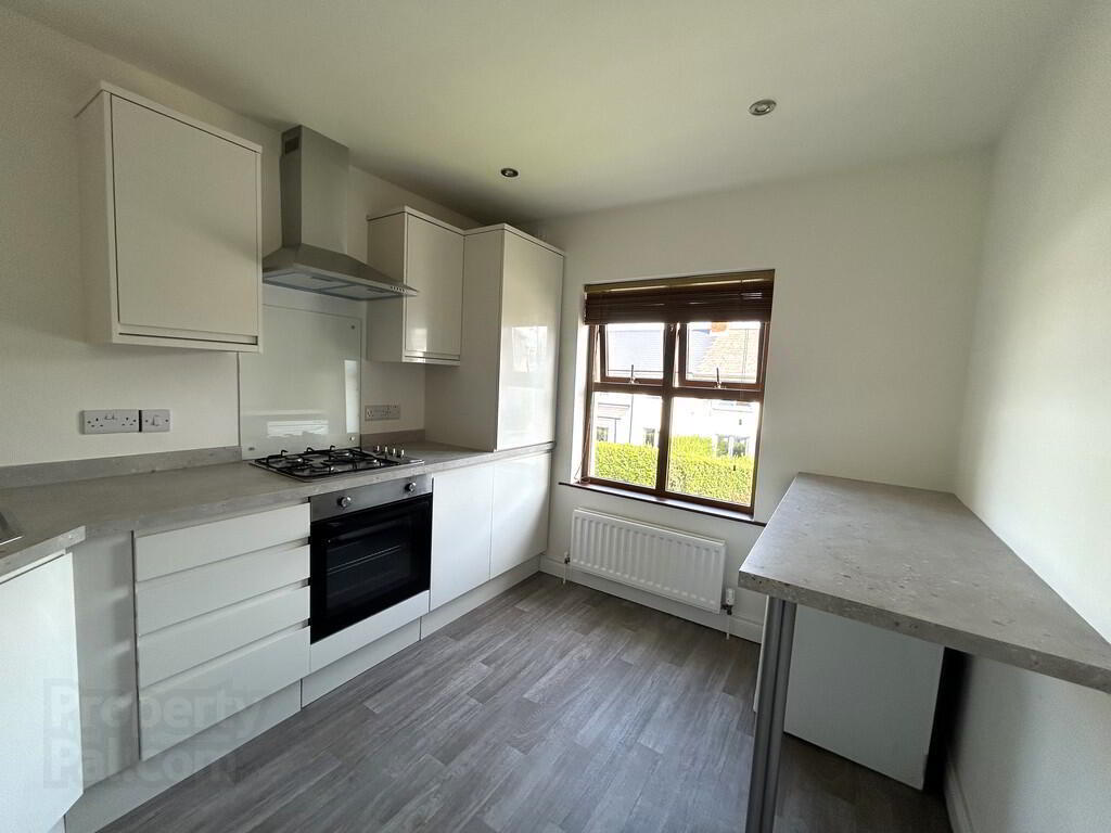 25 Aston Gardens 3 of 7