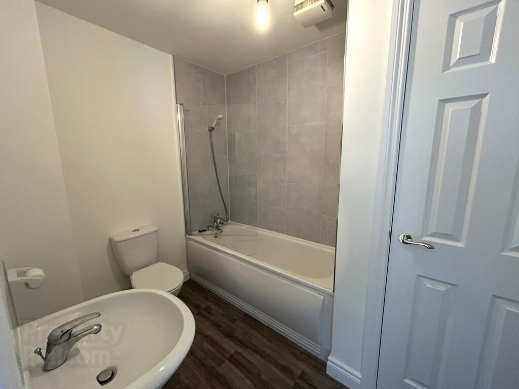 25 Aston Gardens 7 of 7