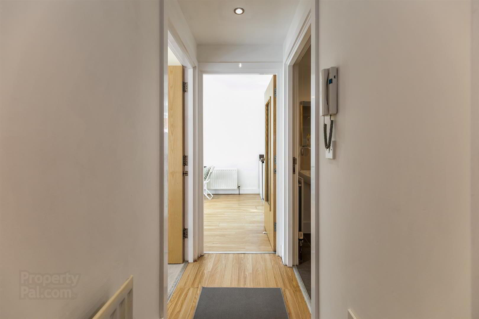 Apt 4 Strand Central, 27 Hillfoot Street 3 of 15