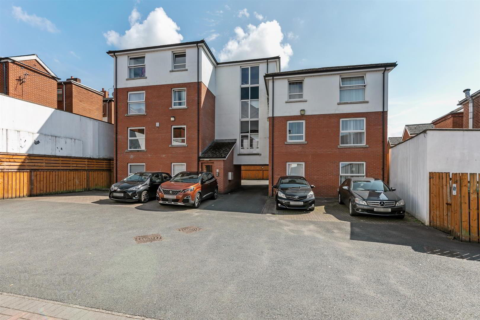 Apt 4 Strand Central, 27 Hillfoot Street 1 of 15