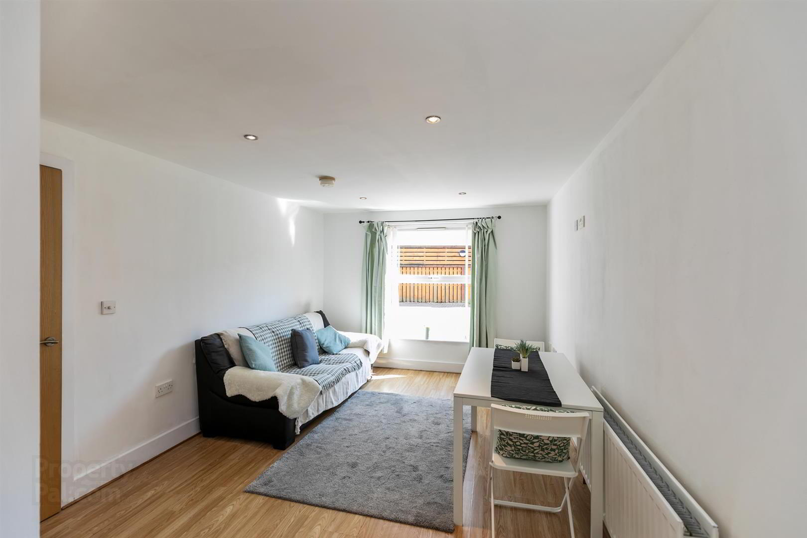Apt 4 Strand Central, 27 Hillfoot Street 7 of 15