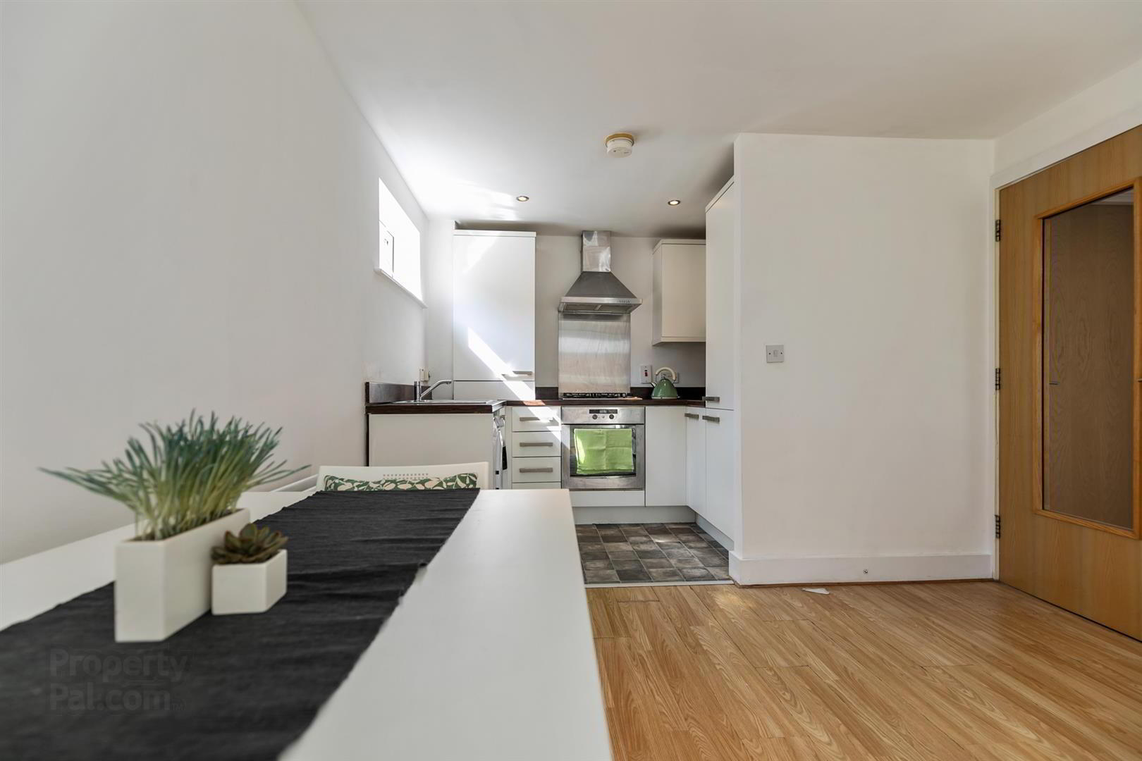 Apt 4 Strand Central, 27 Hillfoot Street 9 of 15