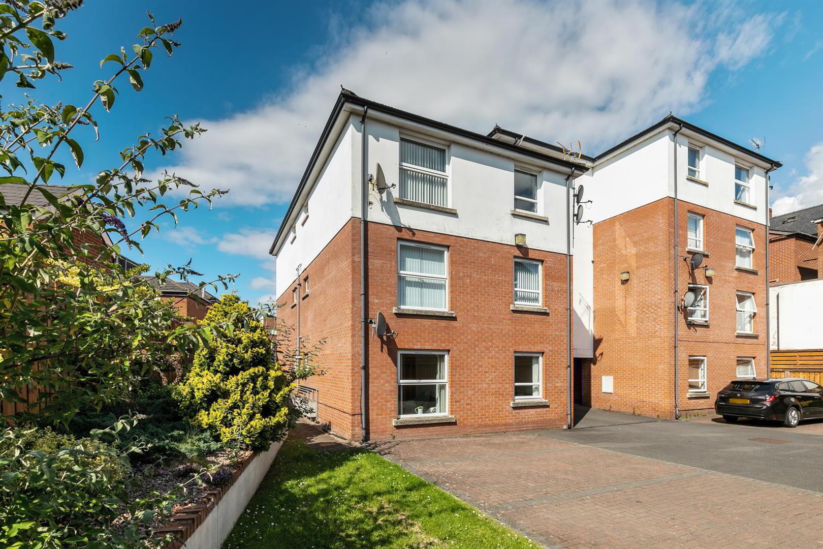 Apt 4 Strand Central, 27 Hillfoot Street 15 of 15