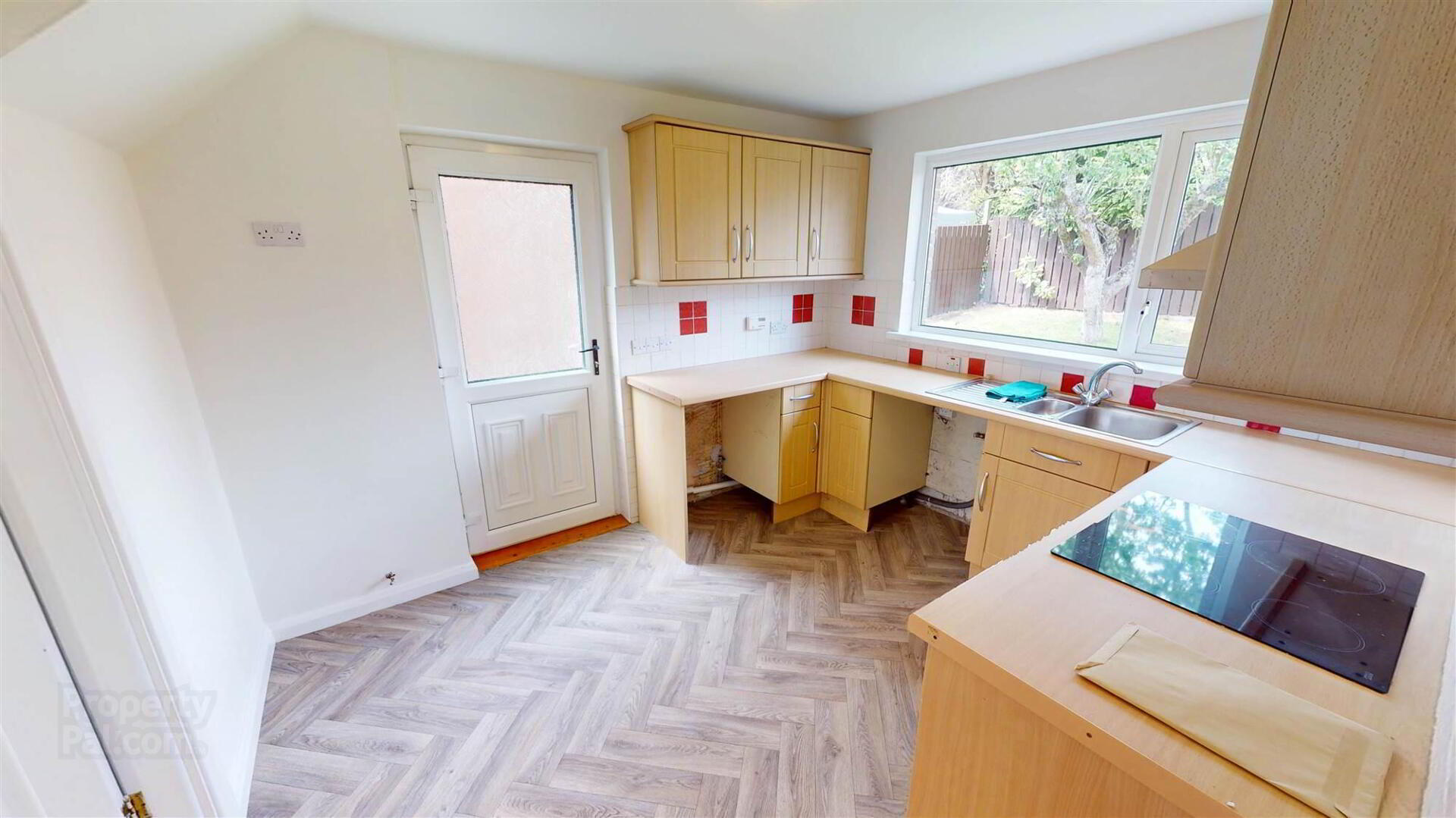 38 Strangford Road 7 of 19