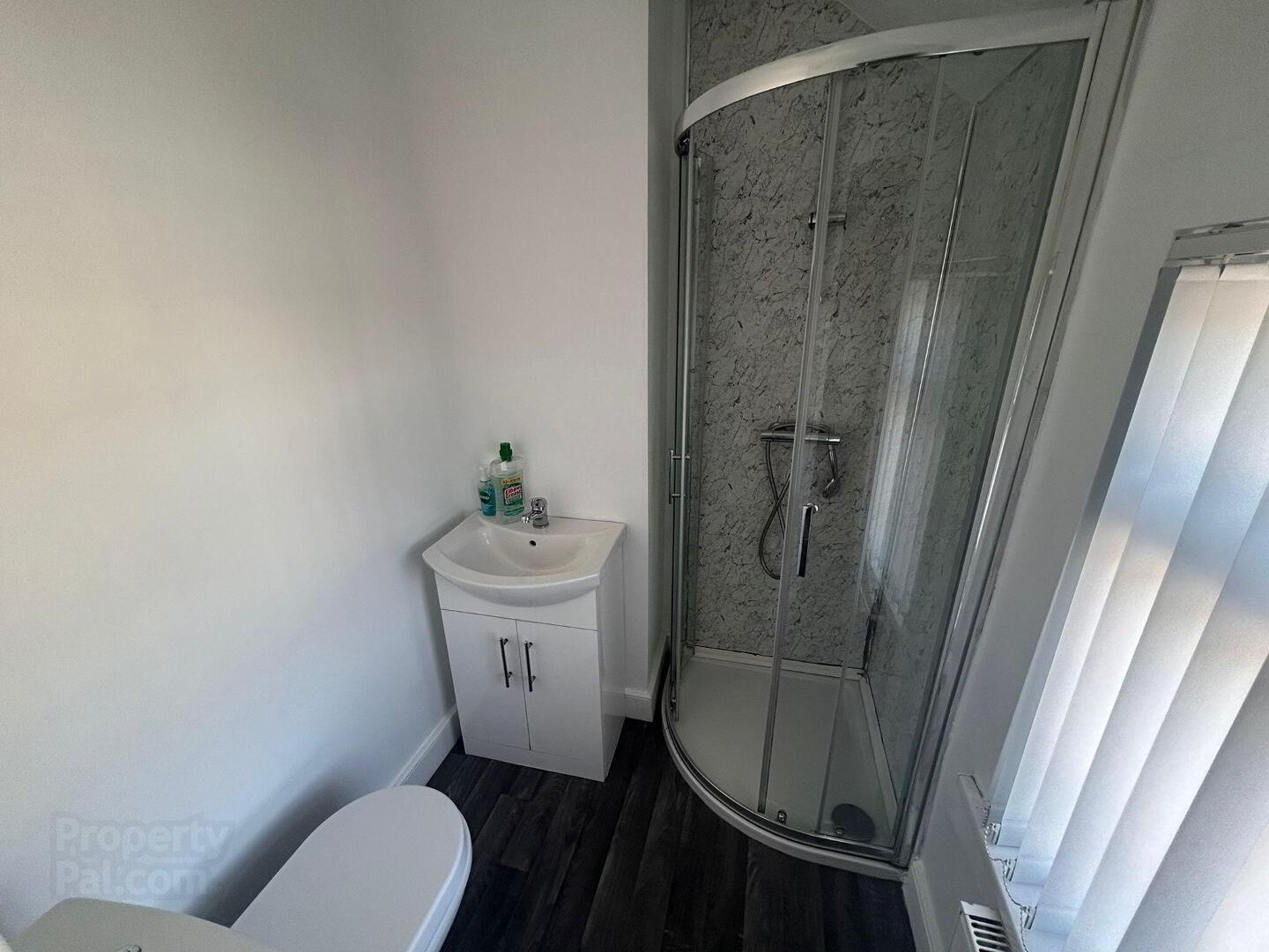 Room 5, Portmore Street 3 of 6