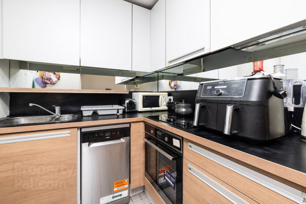 Apt 10, Compass Court Sourt 6 of 23