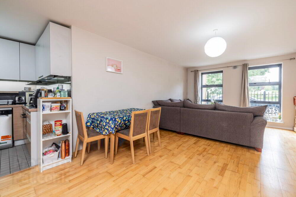 Apt 10, Compass Court Sourt 5 of 23