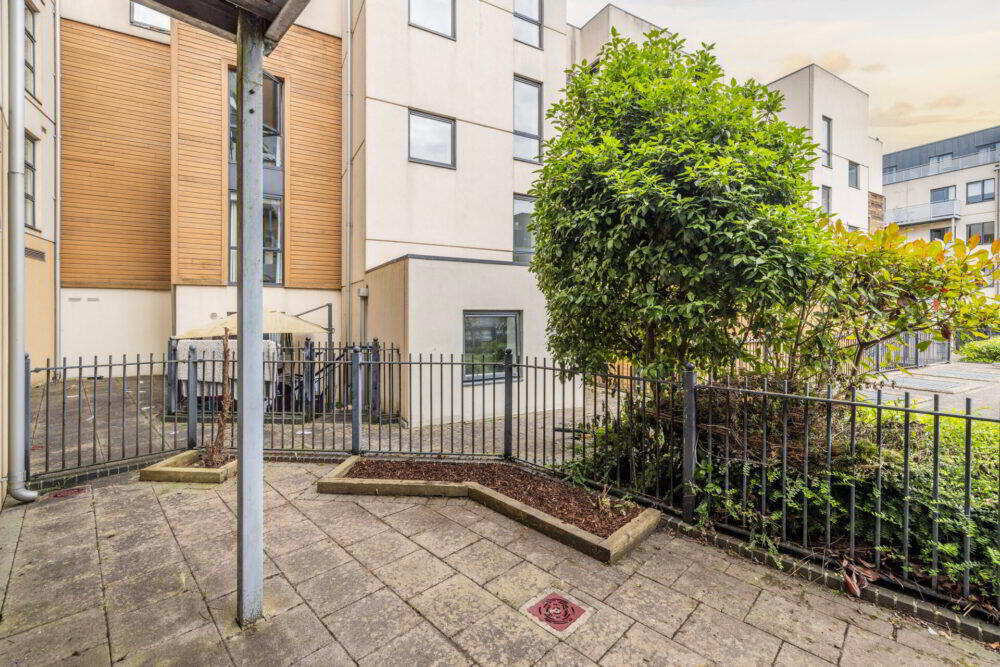 Apt 10, Compass Court Sourt 19 of 23