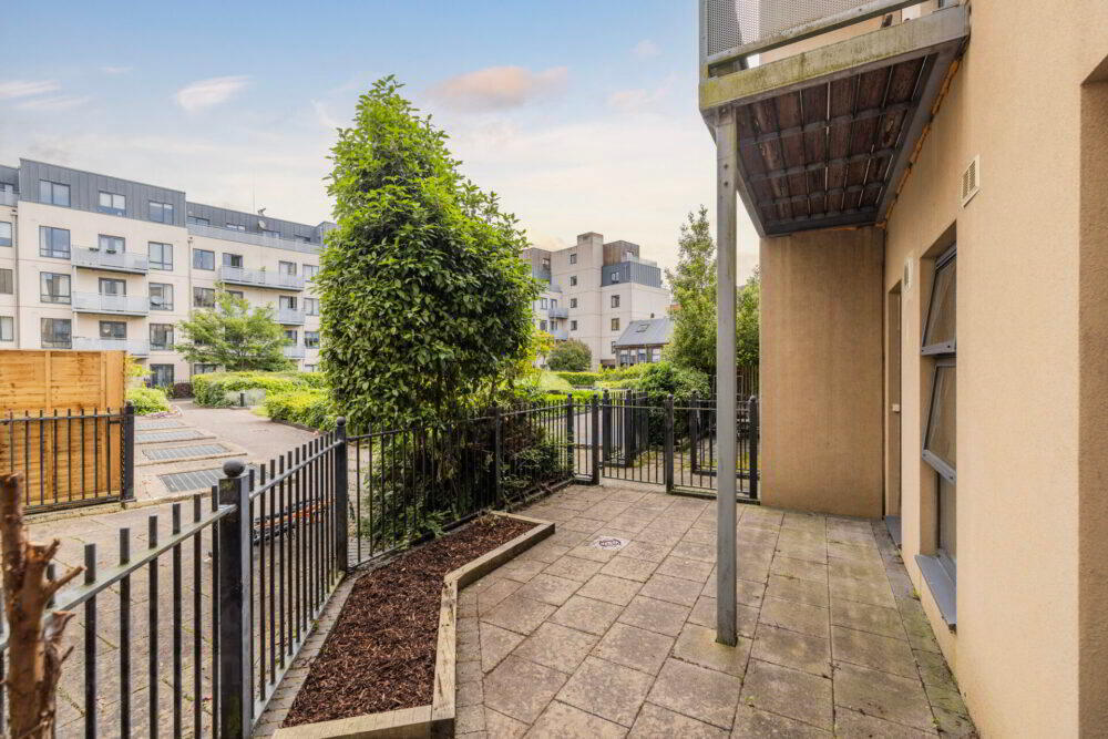Apt 10, Compass Court Sourt 20 of 23