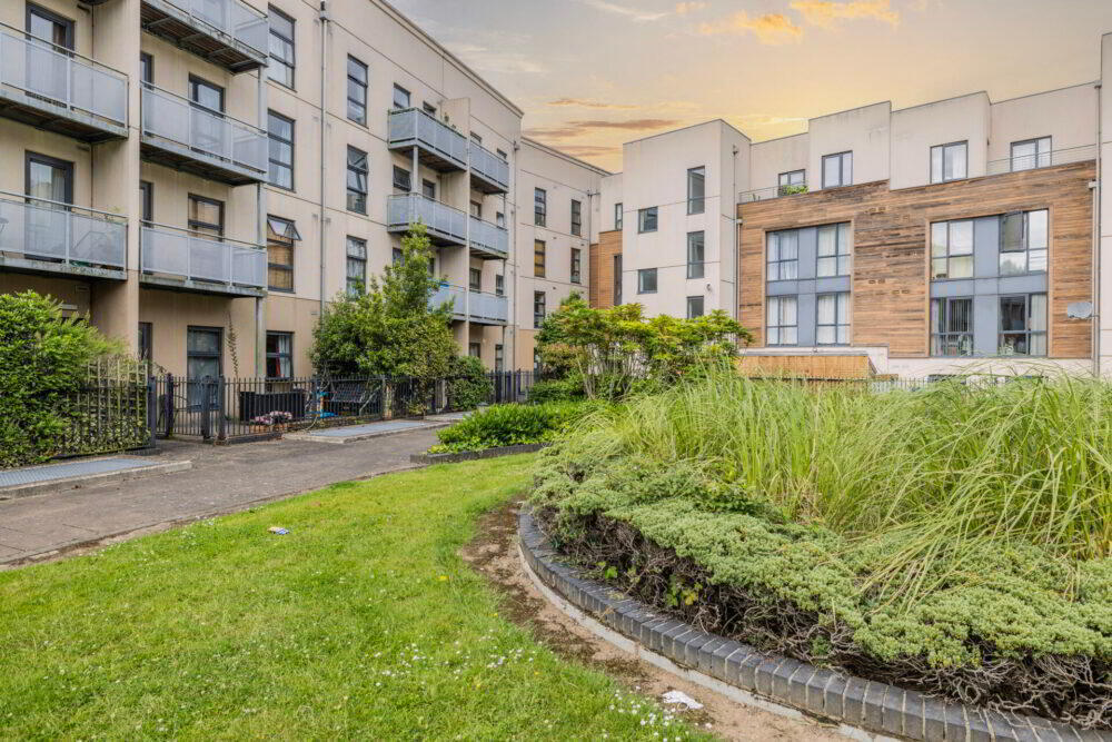 Apt 10, Compass Court Sourt 22 of 23