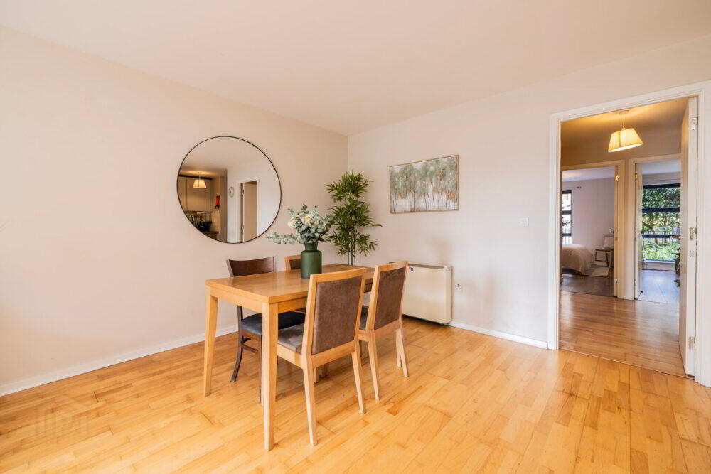 Apt 10, Compass Court Sourt 3 of 28