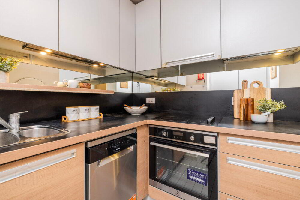 Apt 10, Compass Court Sourt 5 of 28
