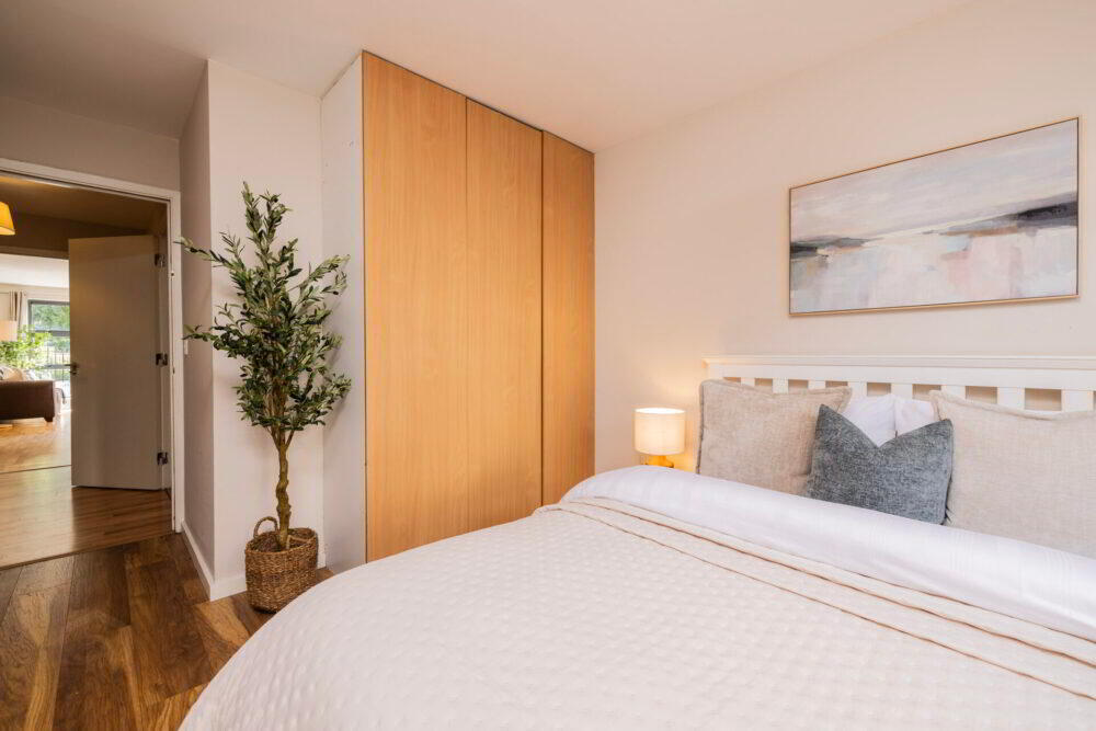 Apt 10, Compass Court Sourt 11 of 28