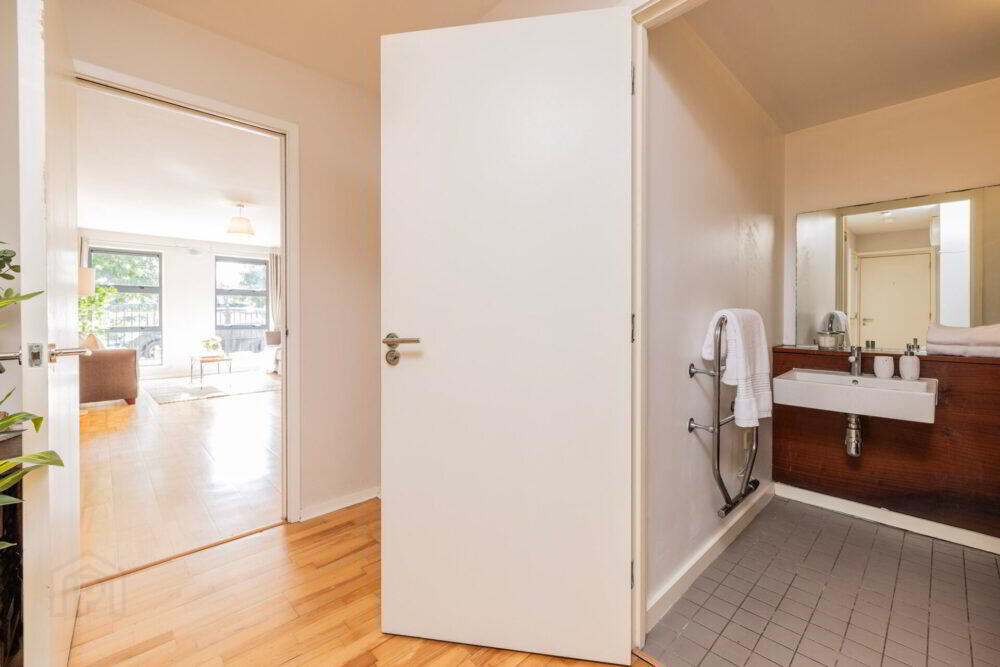 Apt 10, Compass Court Sourt 12 of 28
