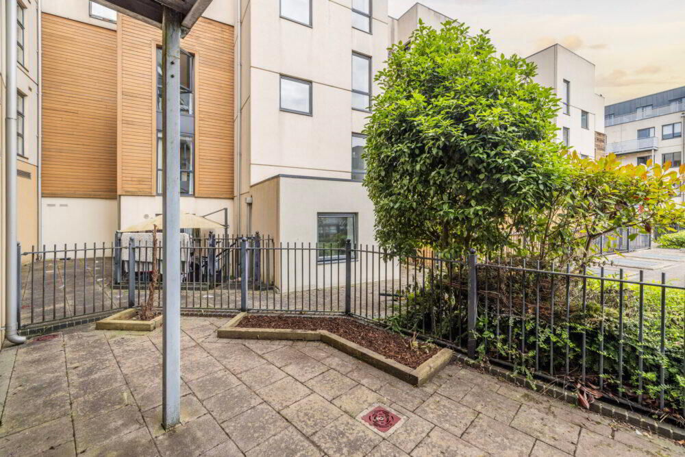 Apt 10, Compass Court Sourt 19 of 28