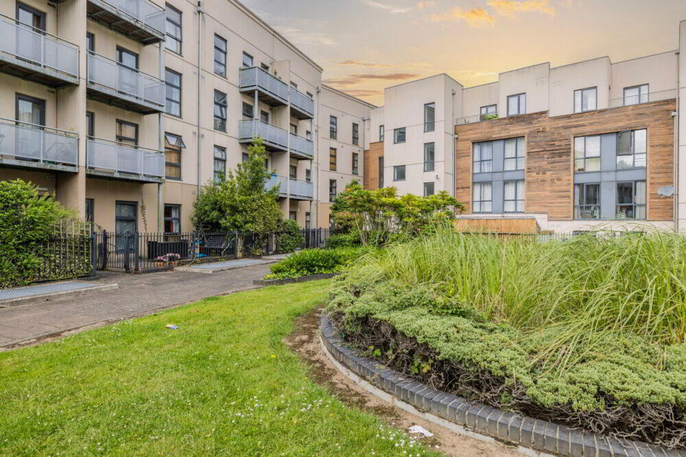 Apt 10, Compass Court Sourt 22 of 28