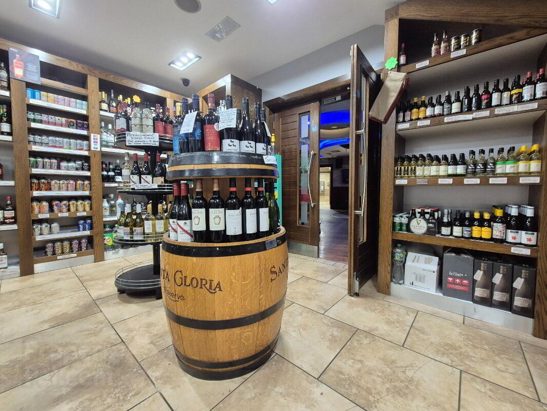 The Corner Bar & Off Licence, 39 Main Street 17 of 27
