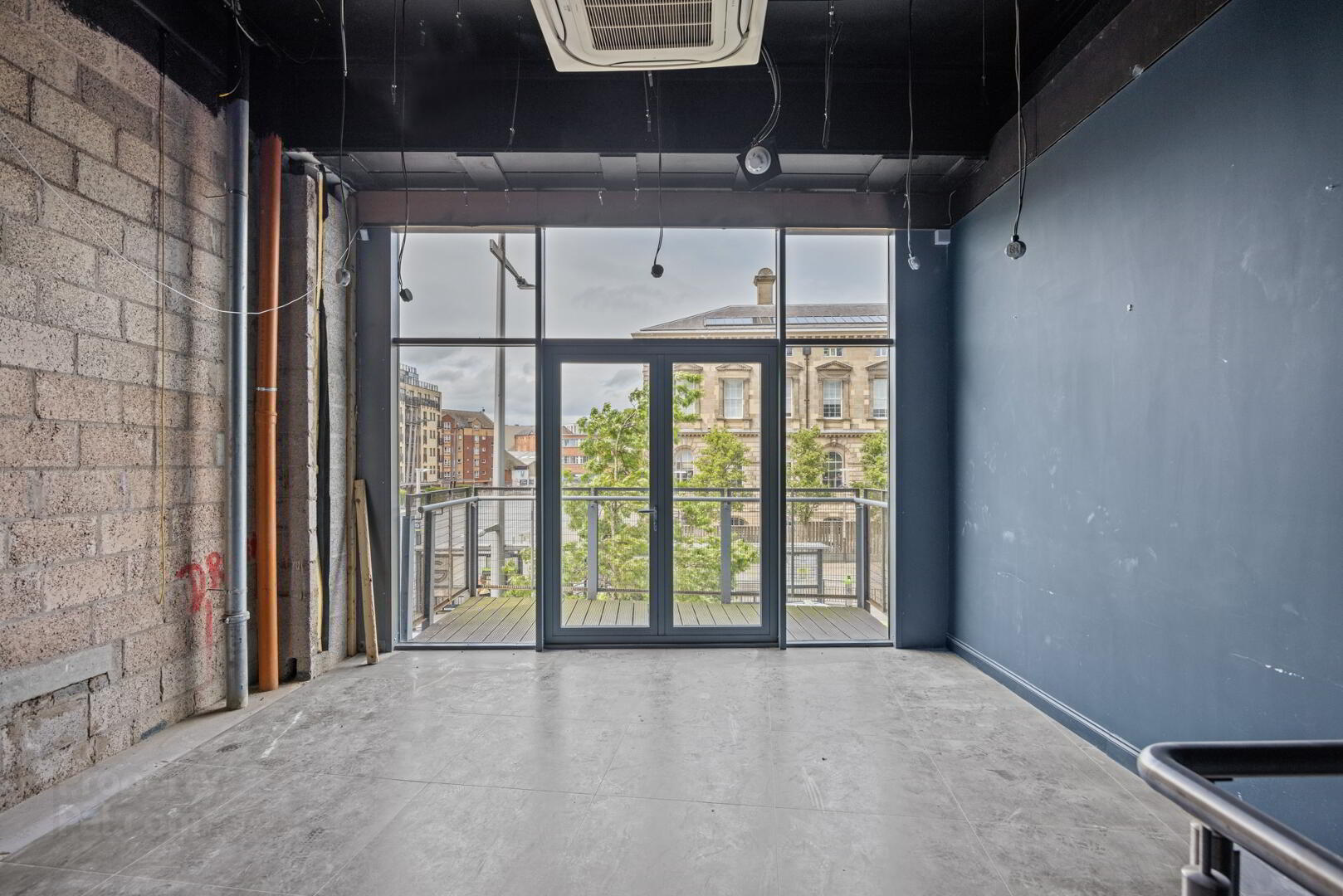 The Lifeboat, Ground & 1st Floor, Queens Square 4 of 4