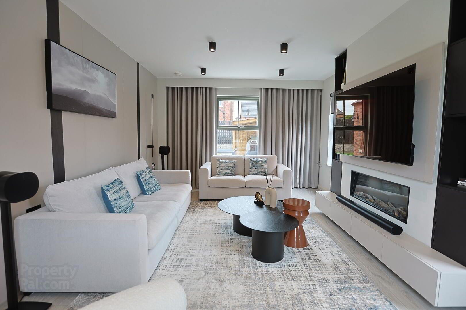 3 Blackthorn Manor 8 of 102