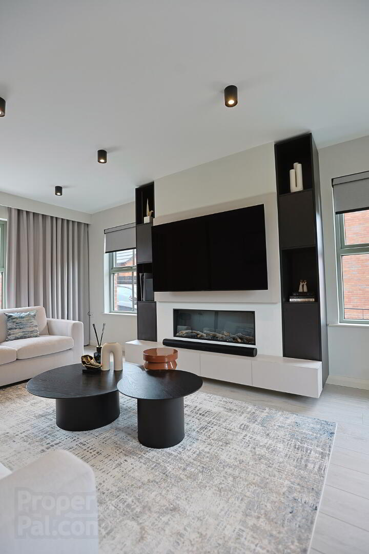 3 Blackthorn Manor 9 of 102