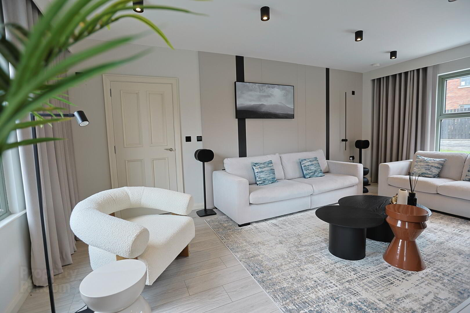 3 Blackthorn Manor 11 of 102