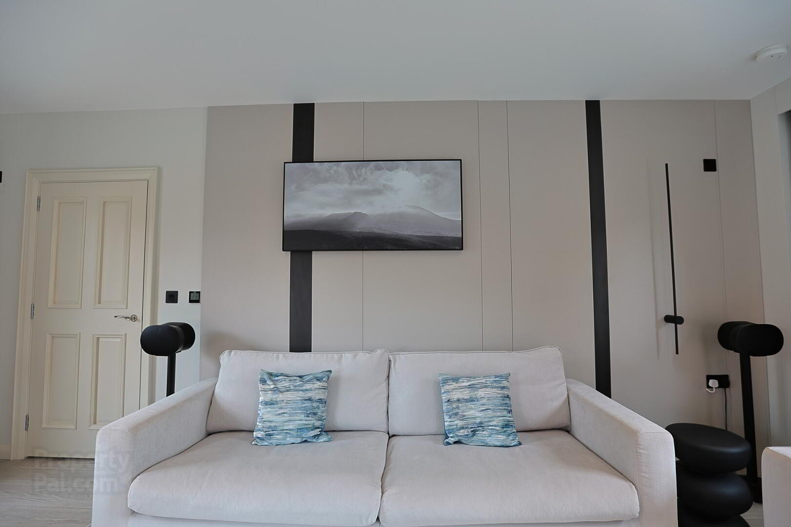 3 Blackthorn Manor 14 of 102