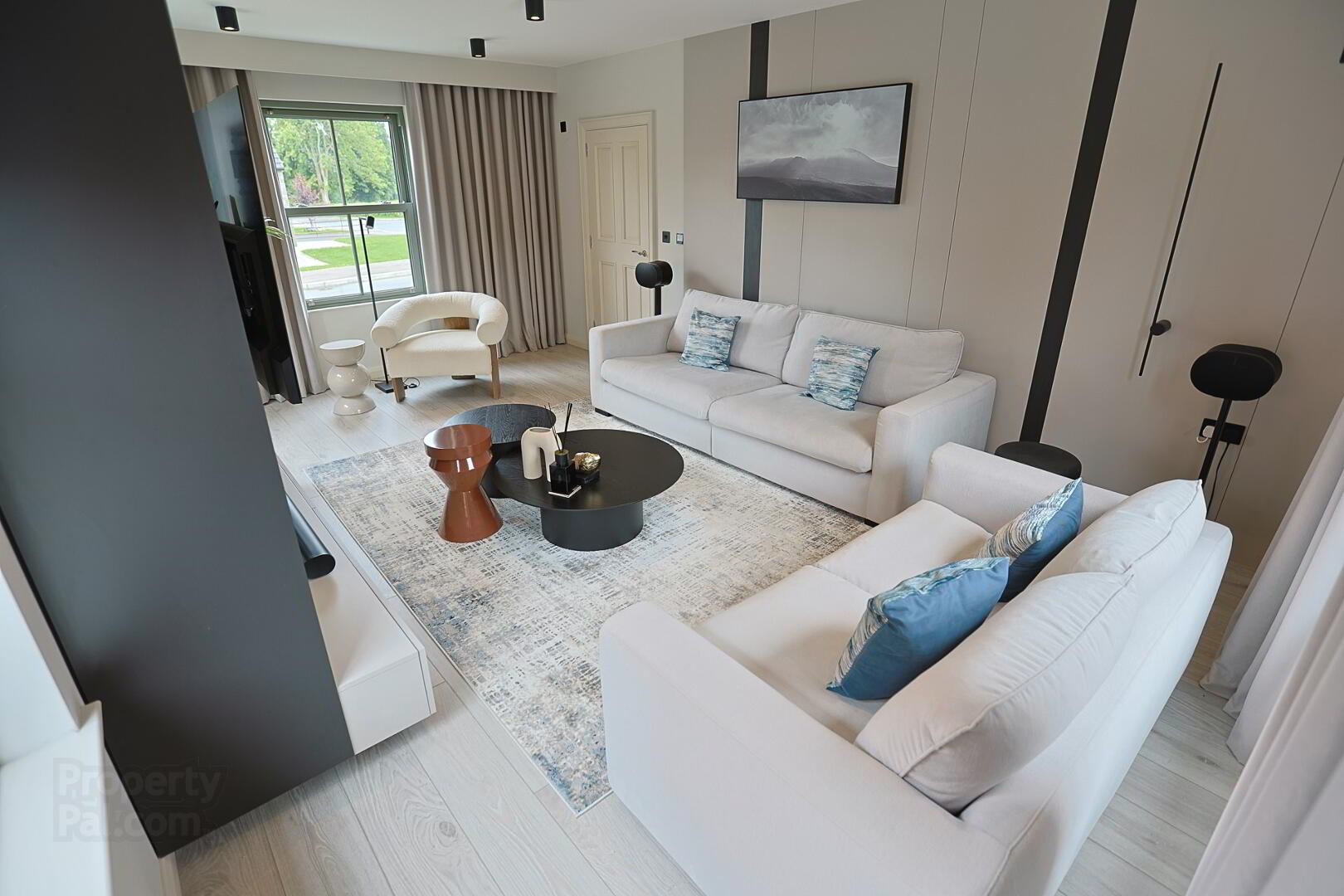 3 Blackthorn Manor 15 of 102