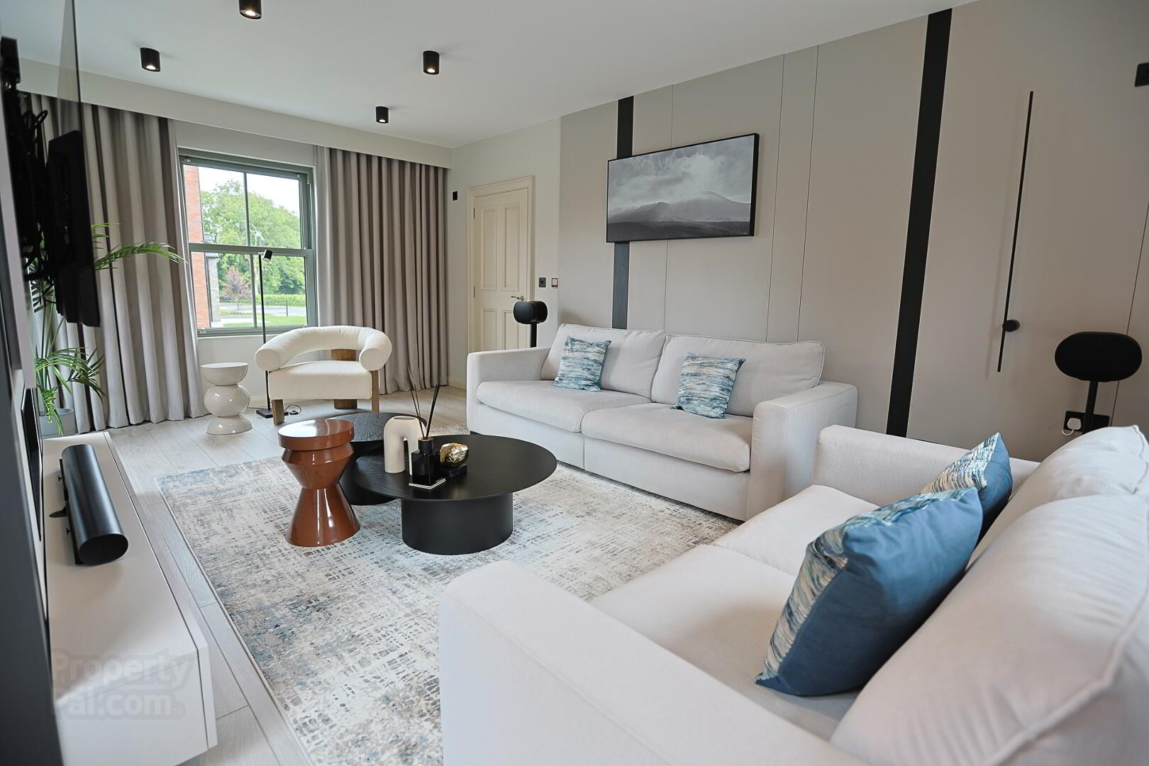 3 Blackthorn Manor 20 of 102