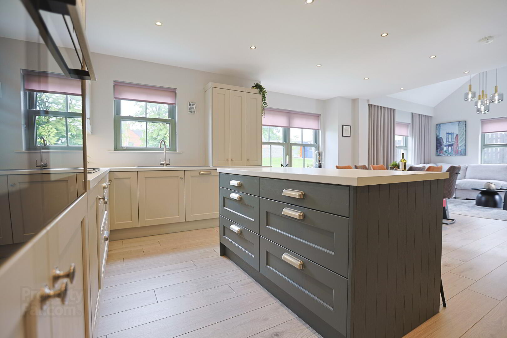3 Blackthorn Manor 27 of 102