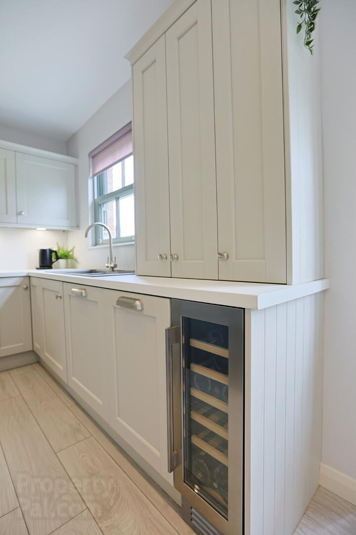 3 Blackthorn Manor 35 of 102