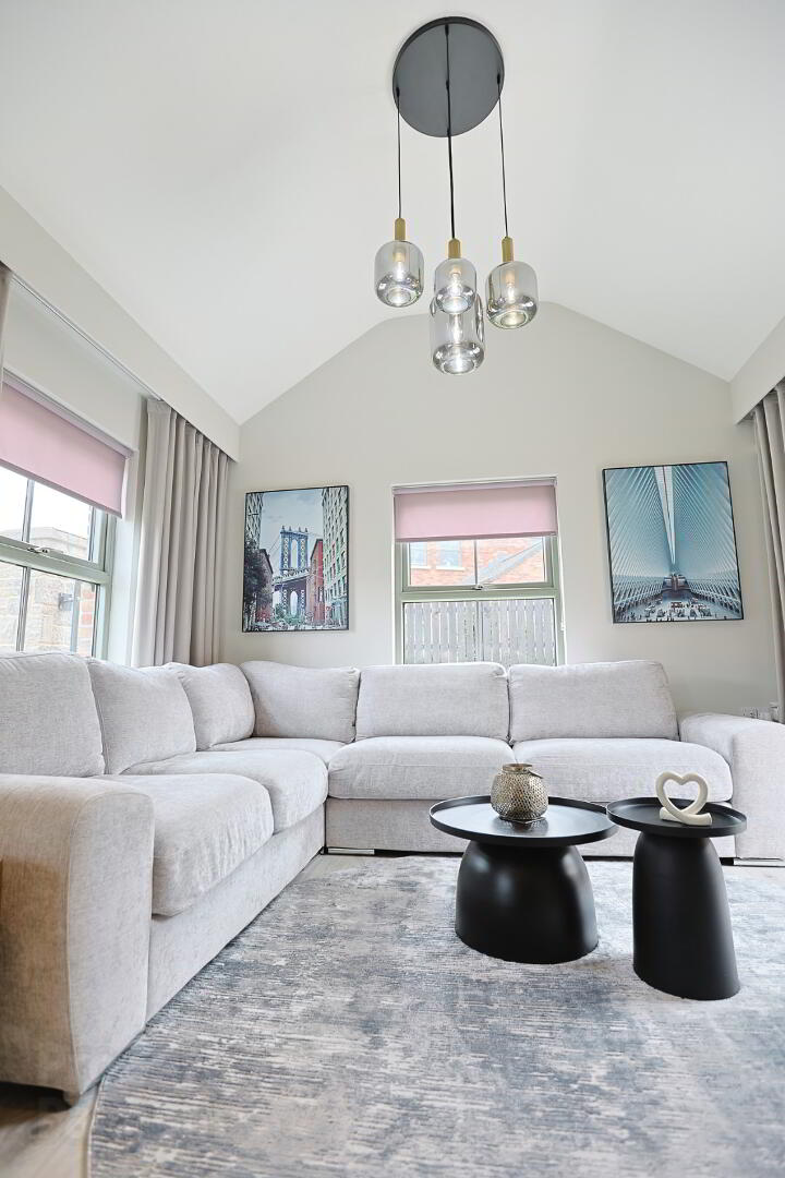 3 Blackthorn Manor 46 of 102