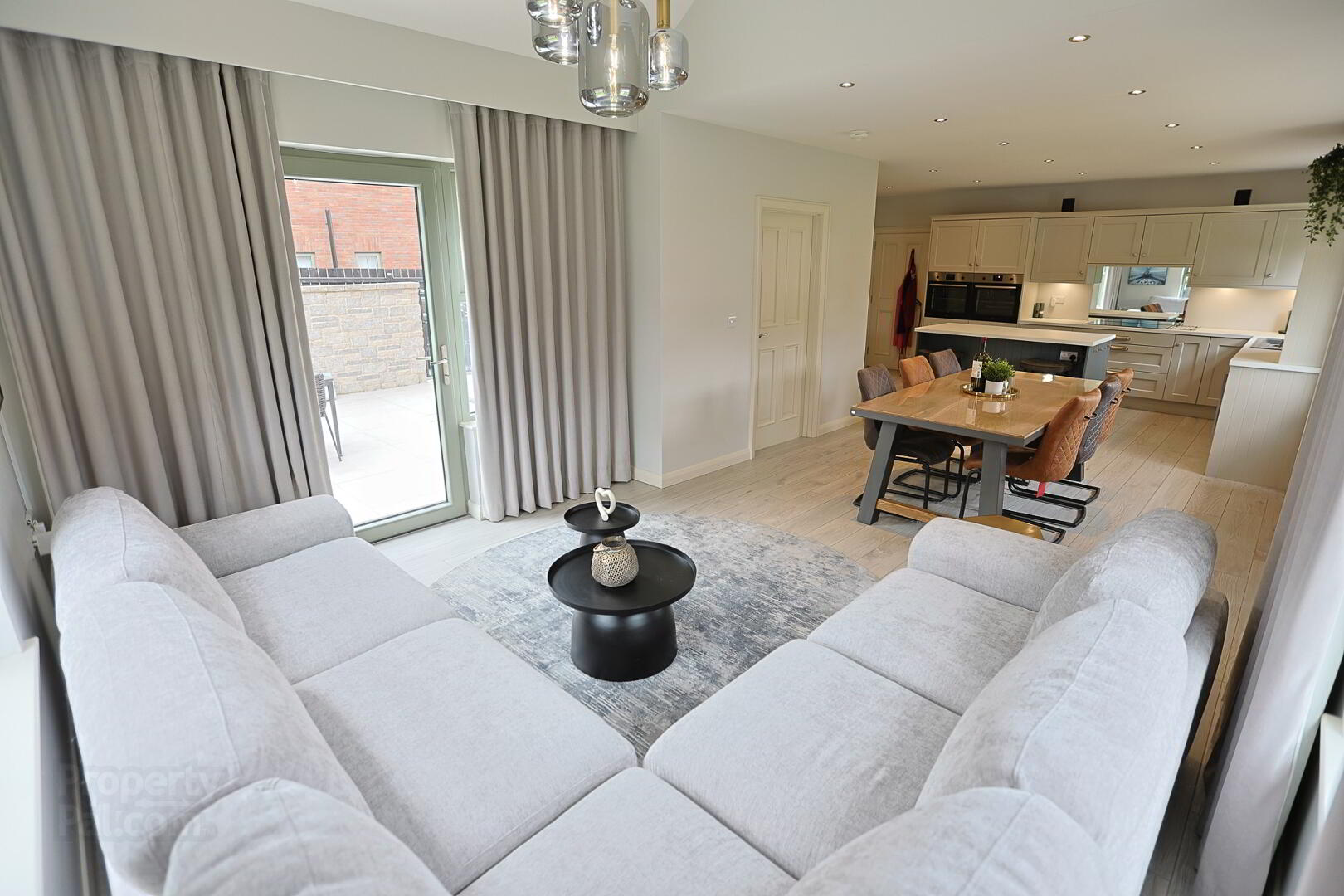 3 Blackthorn Manor 51 of 102