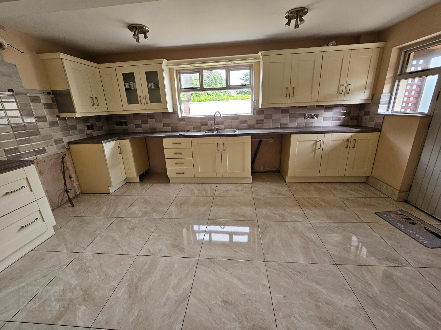 property description image