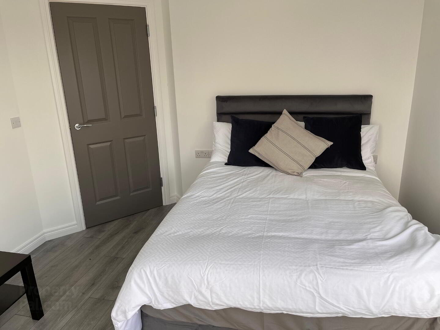 Unit B, 15 Castle Street 3 of 7